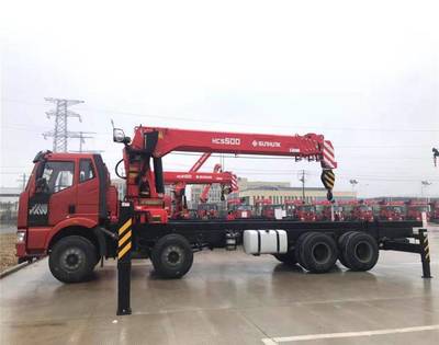 解放、徐工与宏昌天马 20吨随车吊的综合对比与市场分析