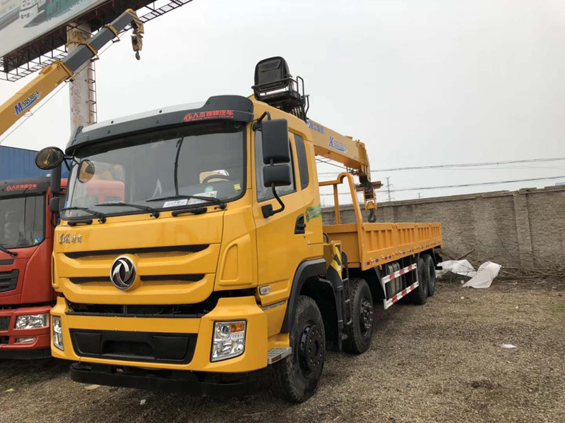三一随车吊与东风特商潍柴前四后八随车吊价格解析